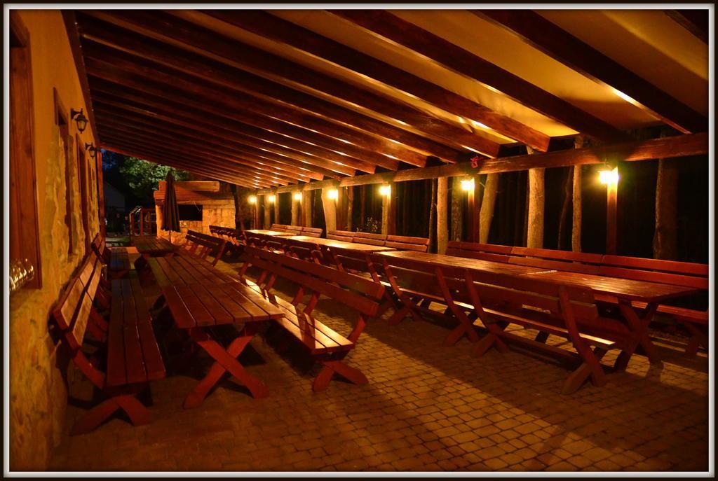 Lesny Zakatek Bed & Breakfast Smardzewice Bagian luar foto